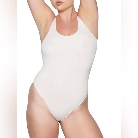 SKIMS Essential Scoop Neck Bodysuit- Marble